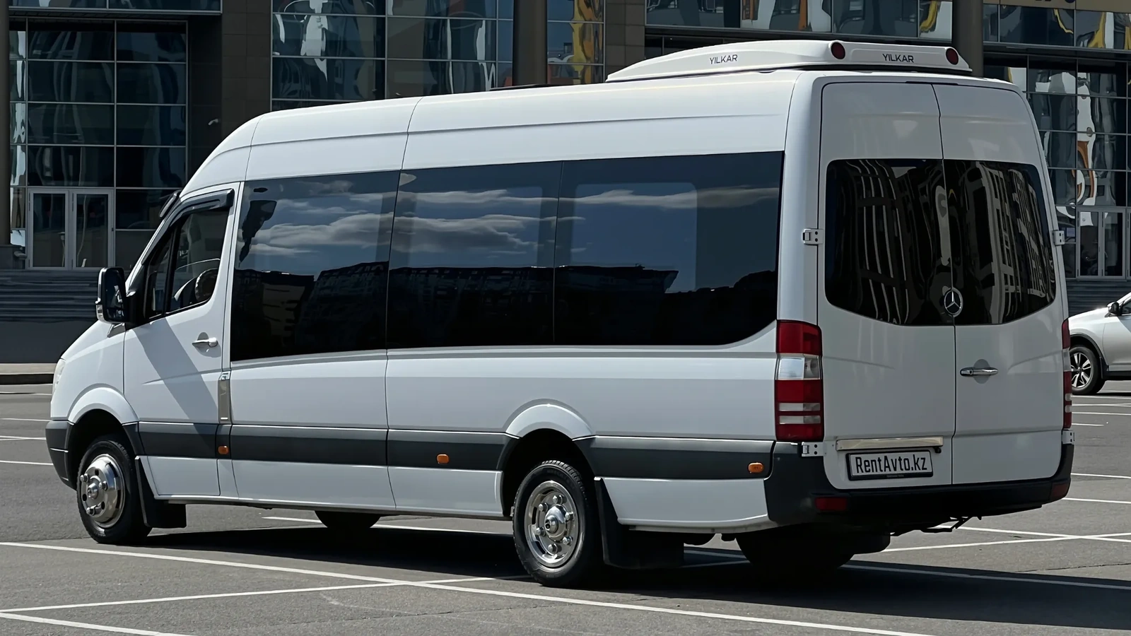 Потолочный блок Sprinter на 20 мест с мягким освещением, уместный для выездов на природу и в поездках за город