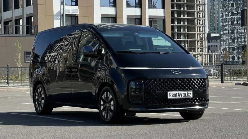 Hyundai Staria LUX