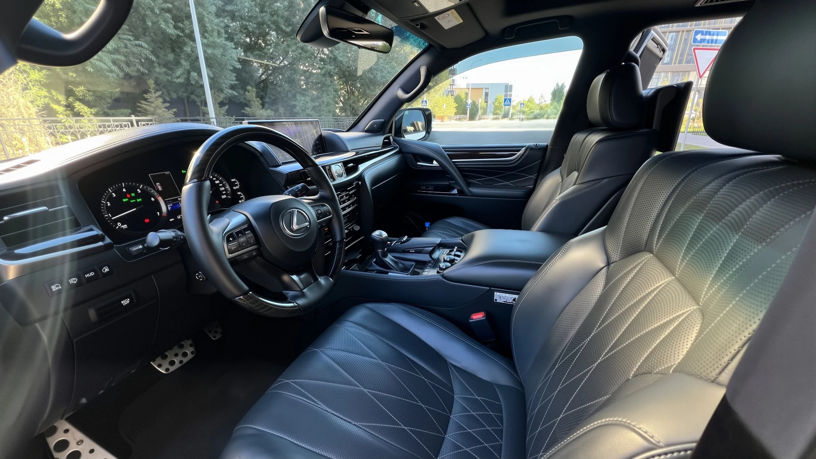 Lexus LX570